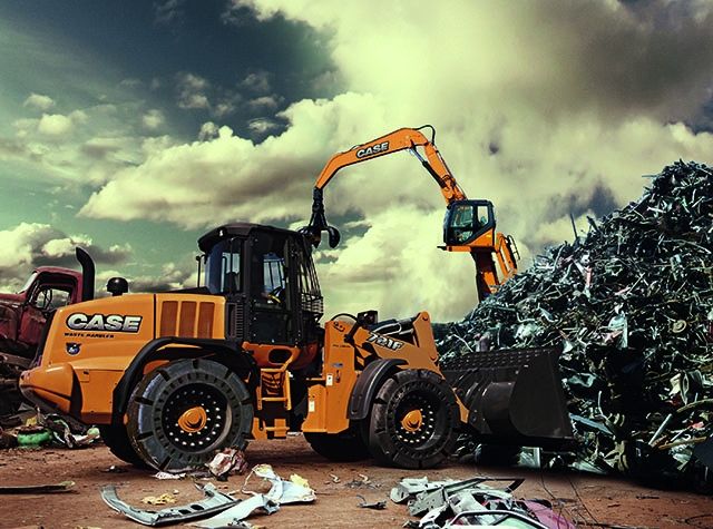 Ecomondo 2013: Case presenta la pala gommata 721F Waste Handler