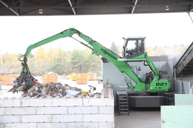 Con il cuore verde: Sennebogen 821 