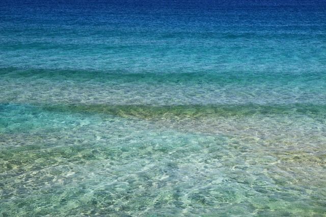 Acqua di qualità eccellente nella maggior parte delle zone di balneazione in Europa