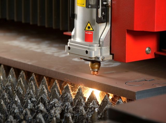 Gli acciai altoresistenziali e le lamiere antiusura SSAB soddisfano qualsiasi esigenza in fatto di taglio laser