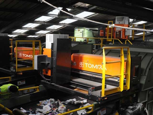 Il riciclaggio della carta con la selezione automatica TOMRA Sorting