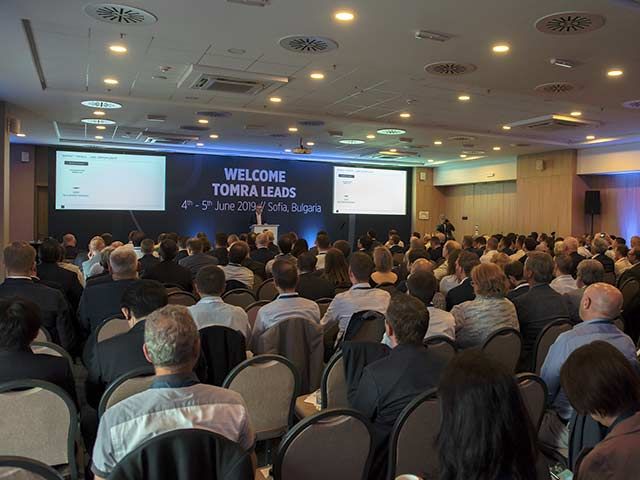 TOMRA Sorting Recycling ospita una conferenza globale sul riciclo delle materie plastiche