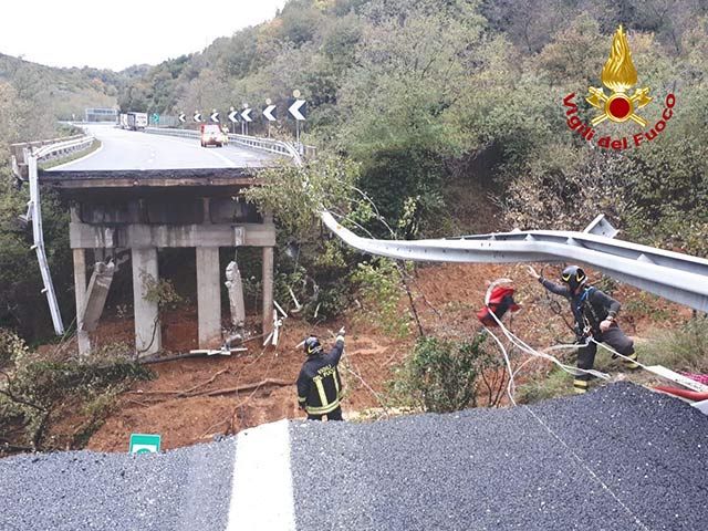 Crollo viadotto, i geologi: In Italia il 90% delle infrastrutture è a rischio idrogeologico