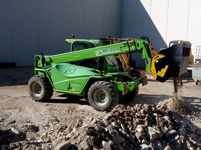 Oltre il sollevamento: telescopici e attrezzature MB Crusher