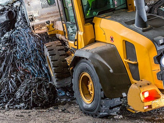 La gamma di pneumatici BKT per il recycling si amplia con nuove misure