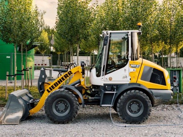 Liebherr presenta la pala gommata elettrica a batteria L 507 E