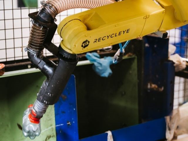 Messinaservizi innova con il robot Recycleye