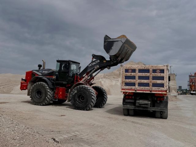 ZX490LCN-7 E ZW310-7: due nuovi Hitachi al servizio del Gruppo Panarese