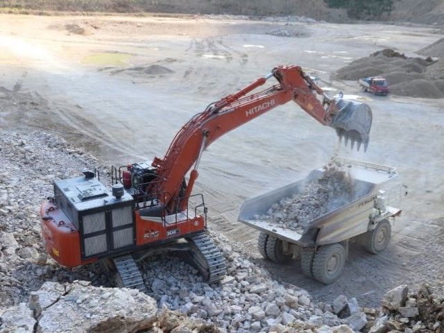 ZX530LCH-7 Hitachi: potenza, efficienza e precisione 