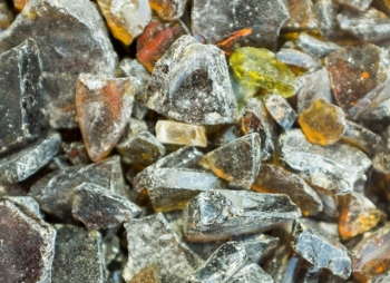 The four colours of recycled glass: white, green, amber and russet © Wim Van Eesbeek