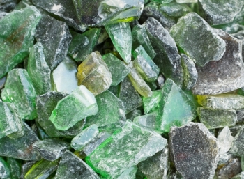 The four colours of recycled glass: white, green, amber and russet © Wim Van Eesbeek