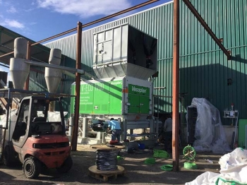 Il rifiuto plastico può essere processato in modo efficacie con il potente V-ECO. L’utente potrà risparmiare tempo ottimizzando i costi e la quantità di materiale grezzo utilizzato.