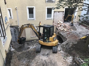 Germania, benna frantoio MB-C50: un aiuto importate per ristrutturazioni o lavori edili in centri storici