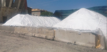 Cumuli di terra coperti da tessuto non tessuto