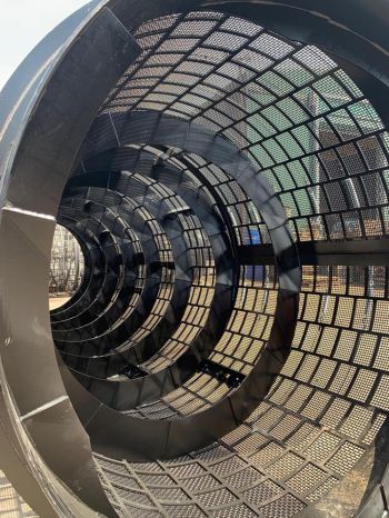 Facchini di sollevamento nel tamburo