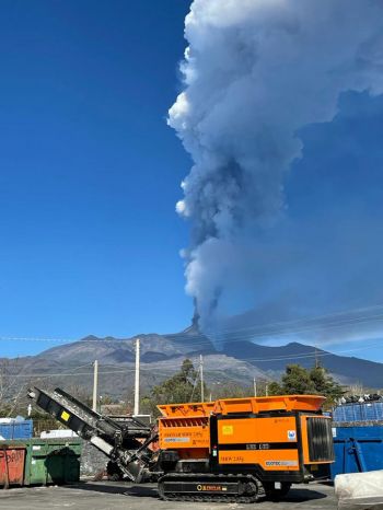 Il primo trituratore 2.85g acquistato nel 2021 con l’Etna sullo sfondo
