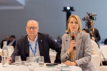 Carsten Heuer, Vicepresidente di VinylPlus e Charlotte Röber, Amministratore Delegato di VinylPlus